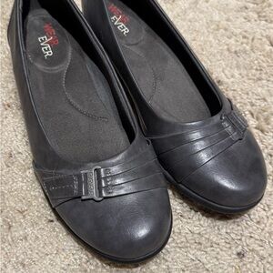 Wear Ever Women's Black Loafers